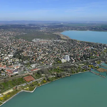 Balaton View From Almadi With Terrace & Garden - Happy Prázdninový dům Balatonalmádi