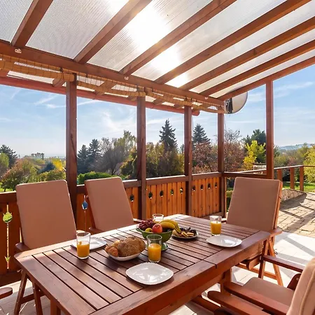 Сasa de vacaciones Balaton View From Almadi With Terrace & Garden - Happy