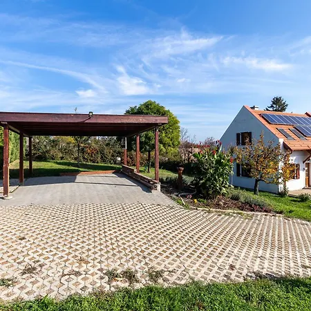 Сasa de vacaciones Balaton View From Almadi With Terrace & Garden - Happy *
