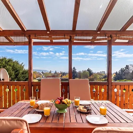 Сasa de vacaciones Balaton View From Almadi With Terrace & Garden - Happy *