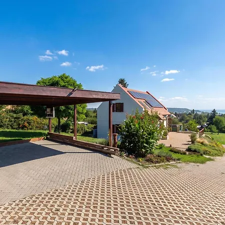 Сasa de vacaciones Balaton View From Almadi With Terrace & Garden - Happy Balatonalmádi