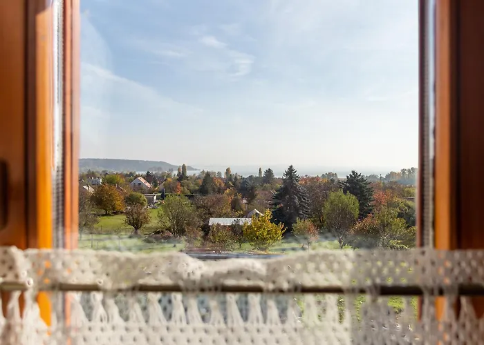 Balaton View From Almadi - Happy Apartment Balatonalmadi